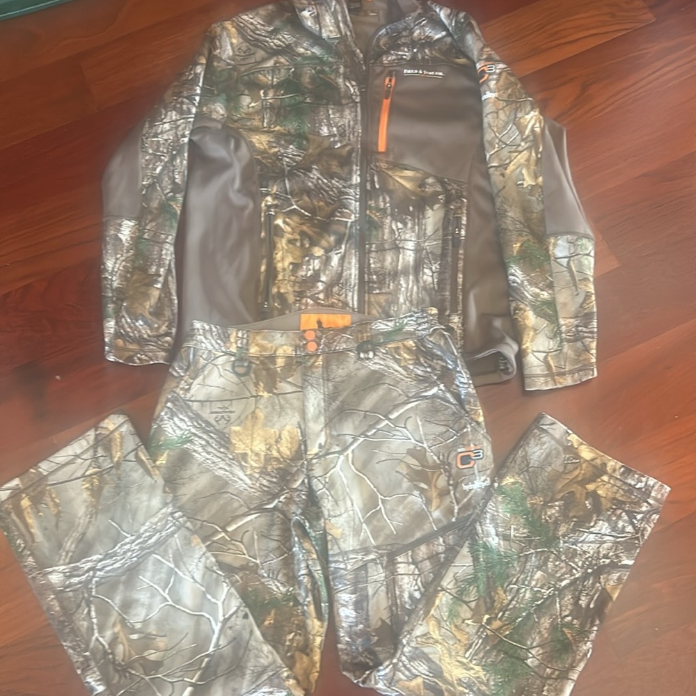 Hunting Jacket -Mens Medium Field and Stream Camo
NoScent 03 Hydro Repel set